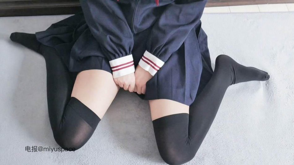 小喵眠 2025-11-12 15:08:41 黑丝+jk=你今晚的失眠套餐 第4张