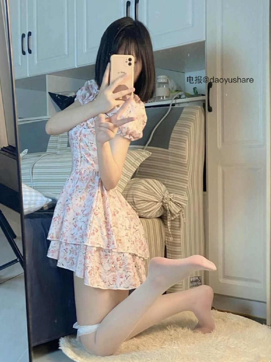 小喵眠 2025-11-12 15:08:41 黑丝+jk=你今晚的失眠套餐 第5张