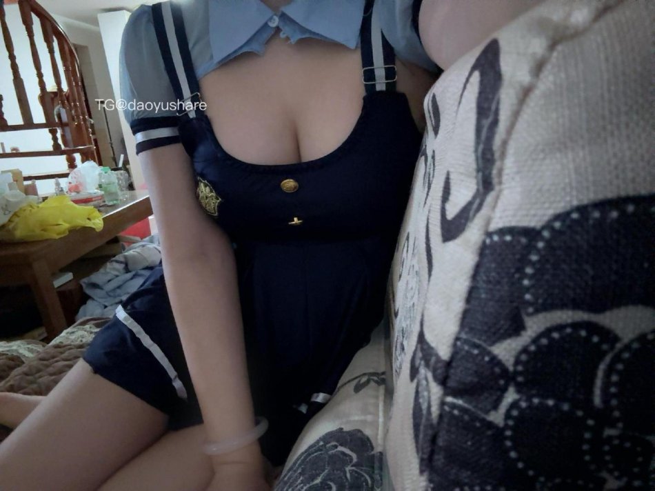 小凝 2025-11-28 14:25:14 #付费贴 乖乖小凝向你报道 15小张写真