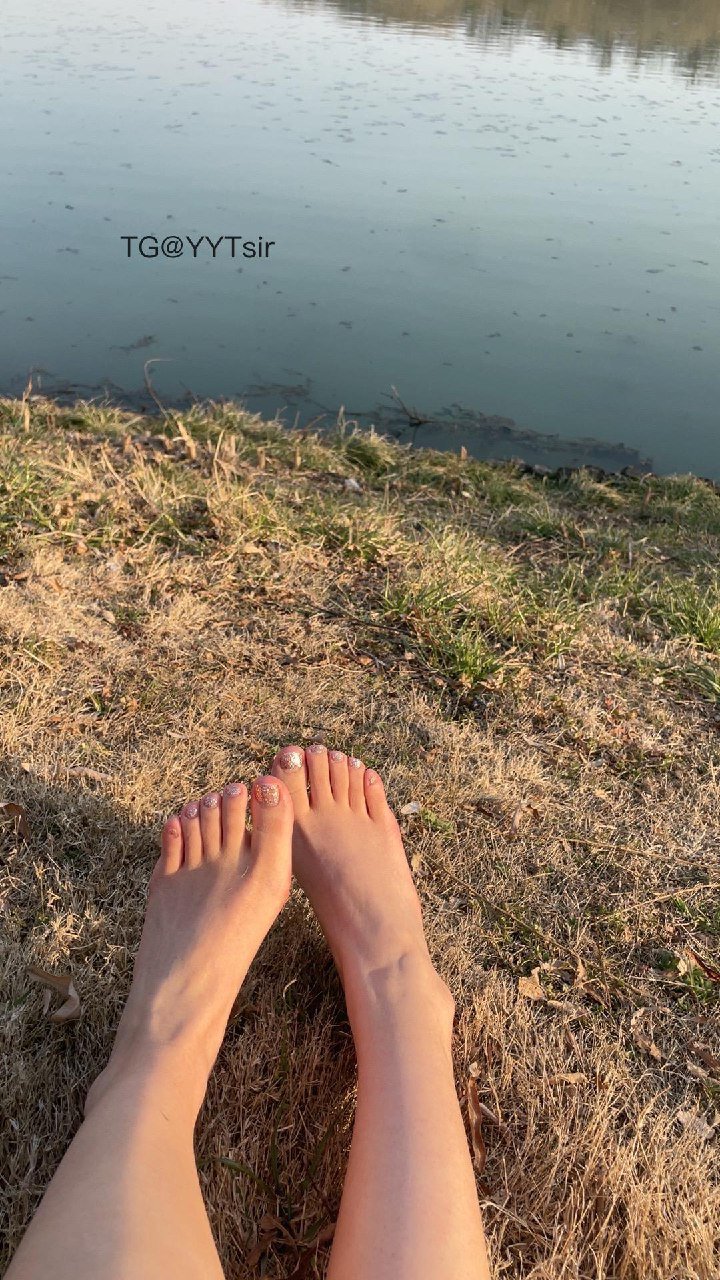 小团嫂 2025-11-19 13:53:43 小溪旁 岸边 阳光 第2张