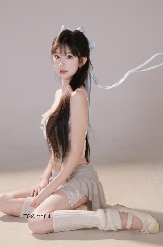 羊小羊 2025-11-19 14:12:01 像不像你毕业照里，那个不敢多看又忘不掉的学妹