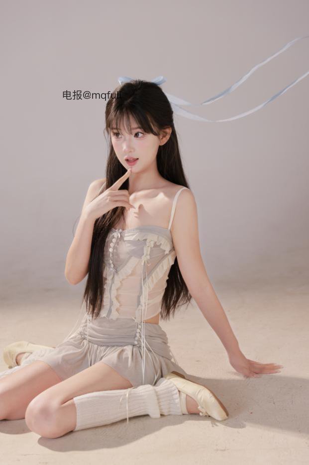 羊小羊 2025-11-19 14:12:01 像不像你毕业照里，那个不敢多看又忘不掉的学妹