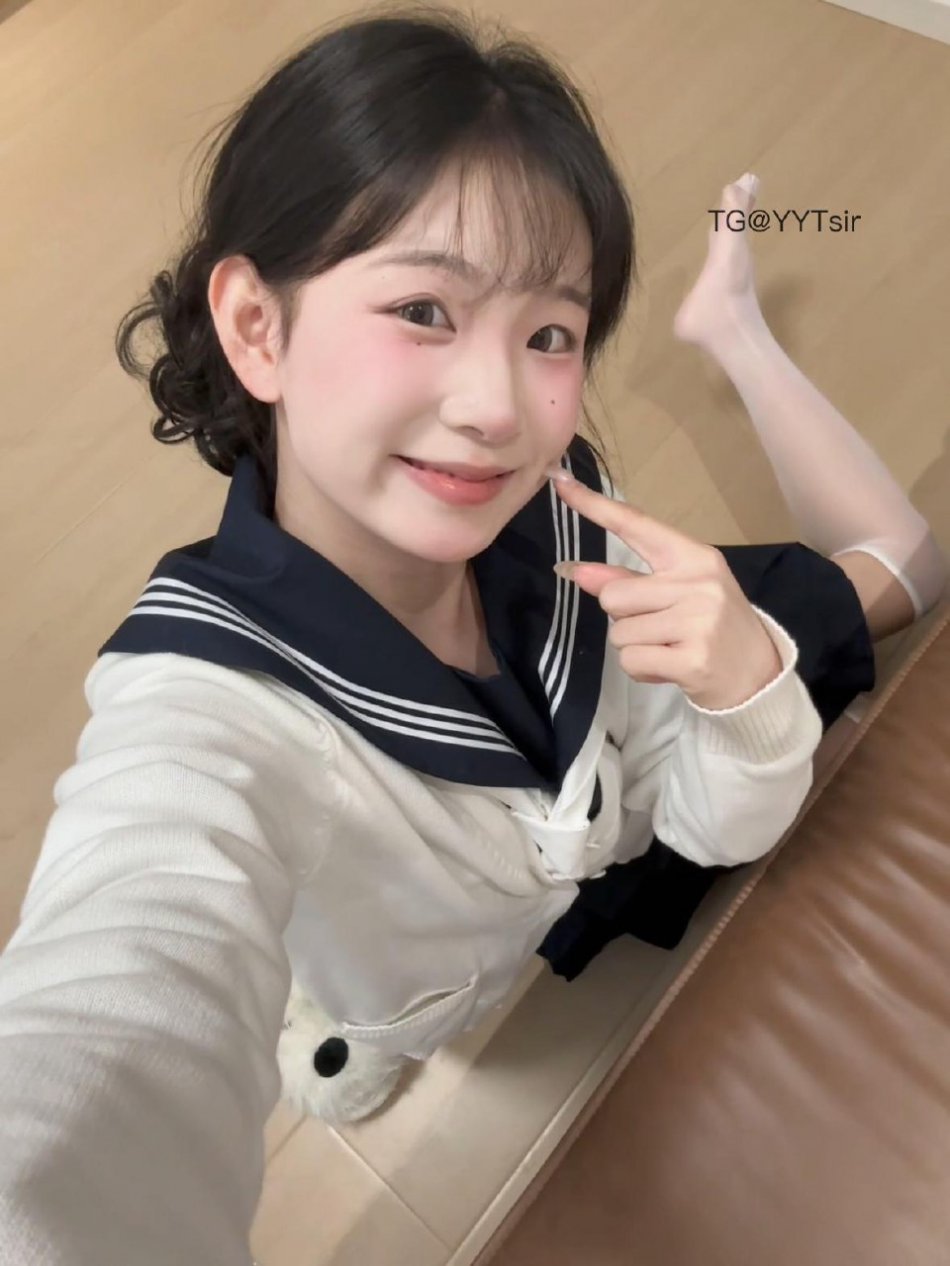 羊小羊 2025-11-19 14:12:01 像不像你毕业照里，那个不敢多看又忘不掉的学妹