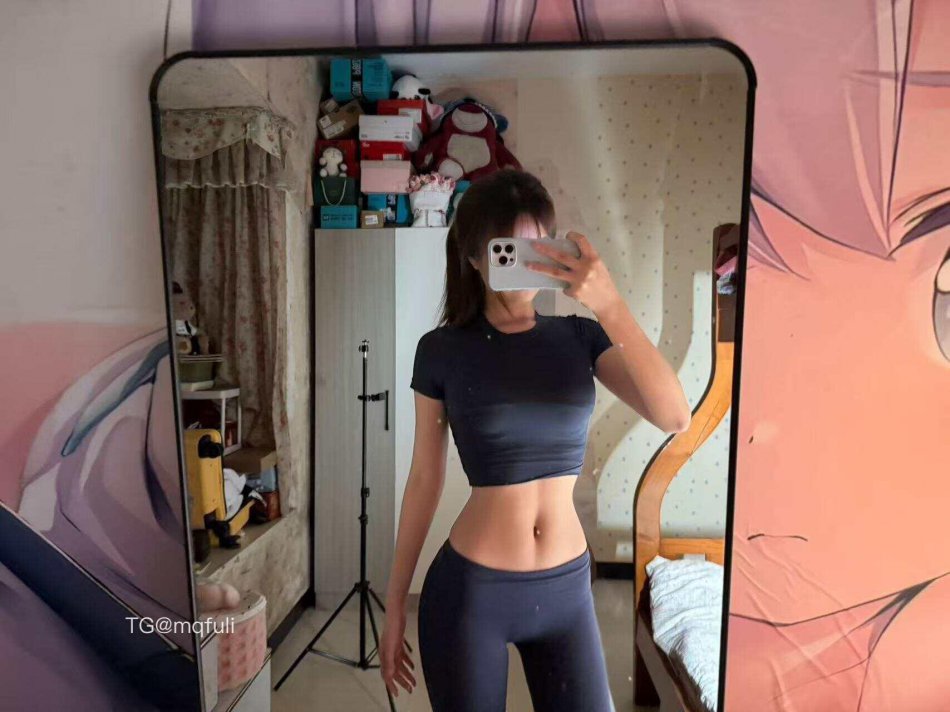 藤藤菜 2025-11-19 17:40:42 这套够显身材吧 第2张