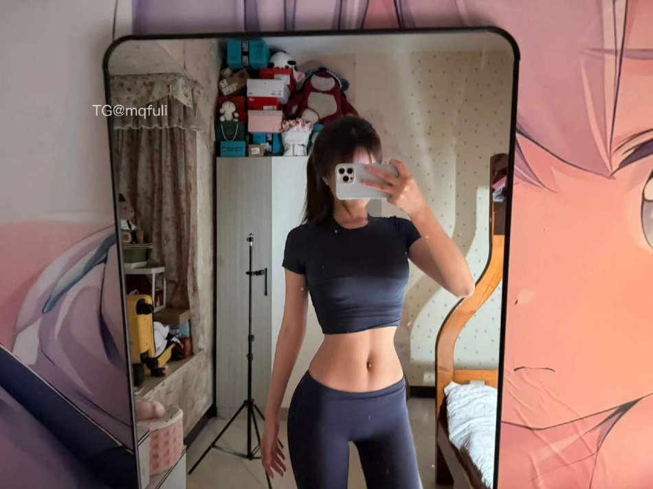 藤藤菜 2025-11-19 17:40:42 这套够显身材吧 第1张