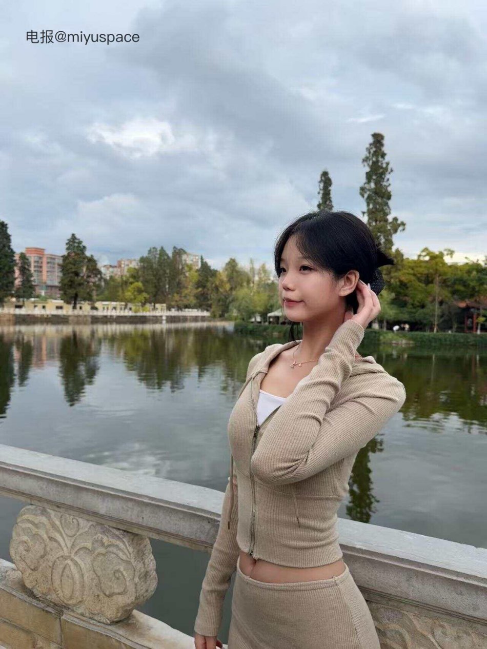 藤藤菜 2025-11-19 16:10:29 有喜欢这身ootd的宝宝吗 第2张