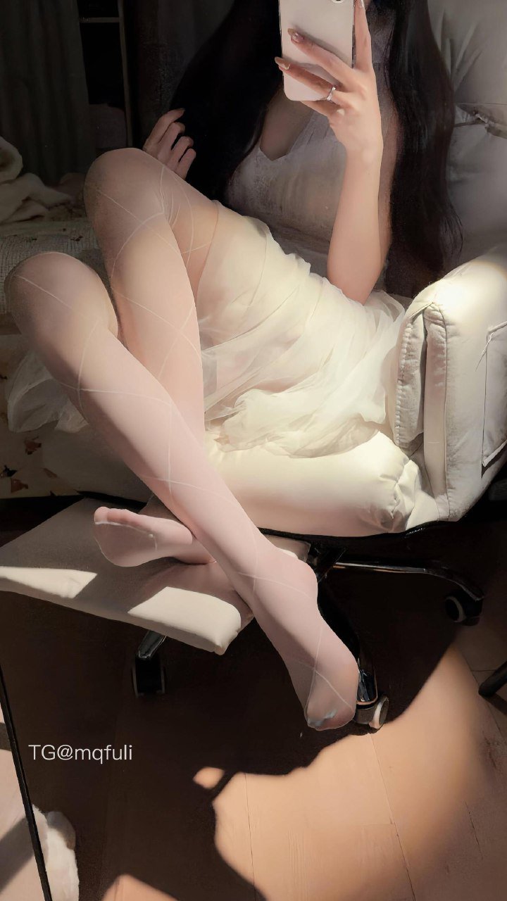 四季奶青 2025-11-13 17:49:30 照片合集 52p