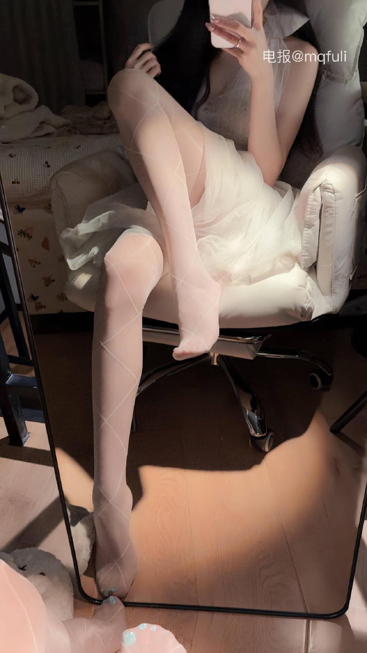 四季奶青 2025-11-13 17:49:30 照片合集 52p