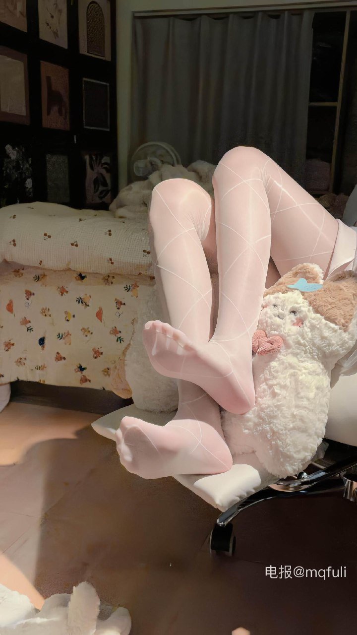 四季奶青 2025-11-13 17:49:30 照片合集 52p