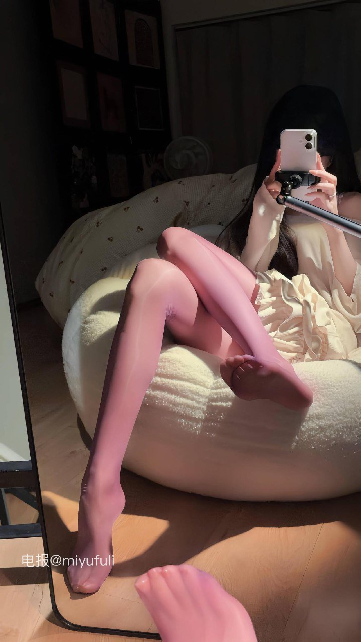 四季奶青 2025-11-11 16:03:31 黑丝谁不喜欢～