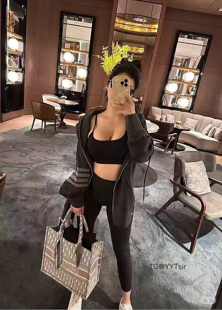 妻晨 2025-11-12 17:24:22 留个背影给你，剩下的自己想象 第8张