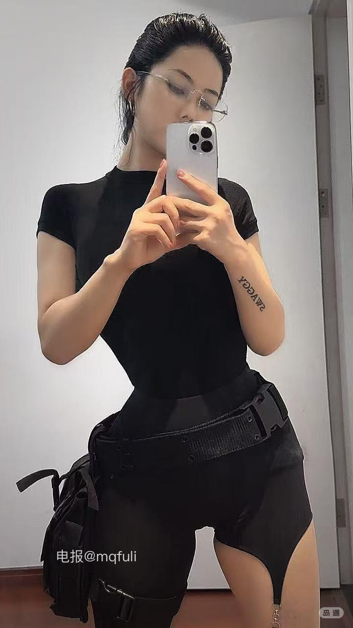 妻晨 2025-11-12 17:24:22 留个背影给你，剩下的自己想象 第5张