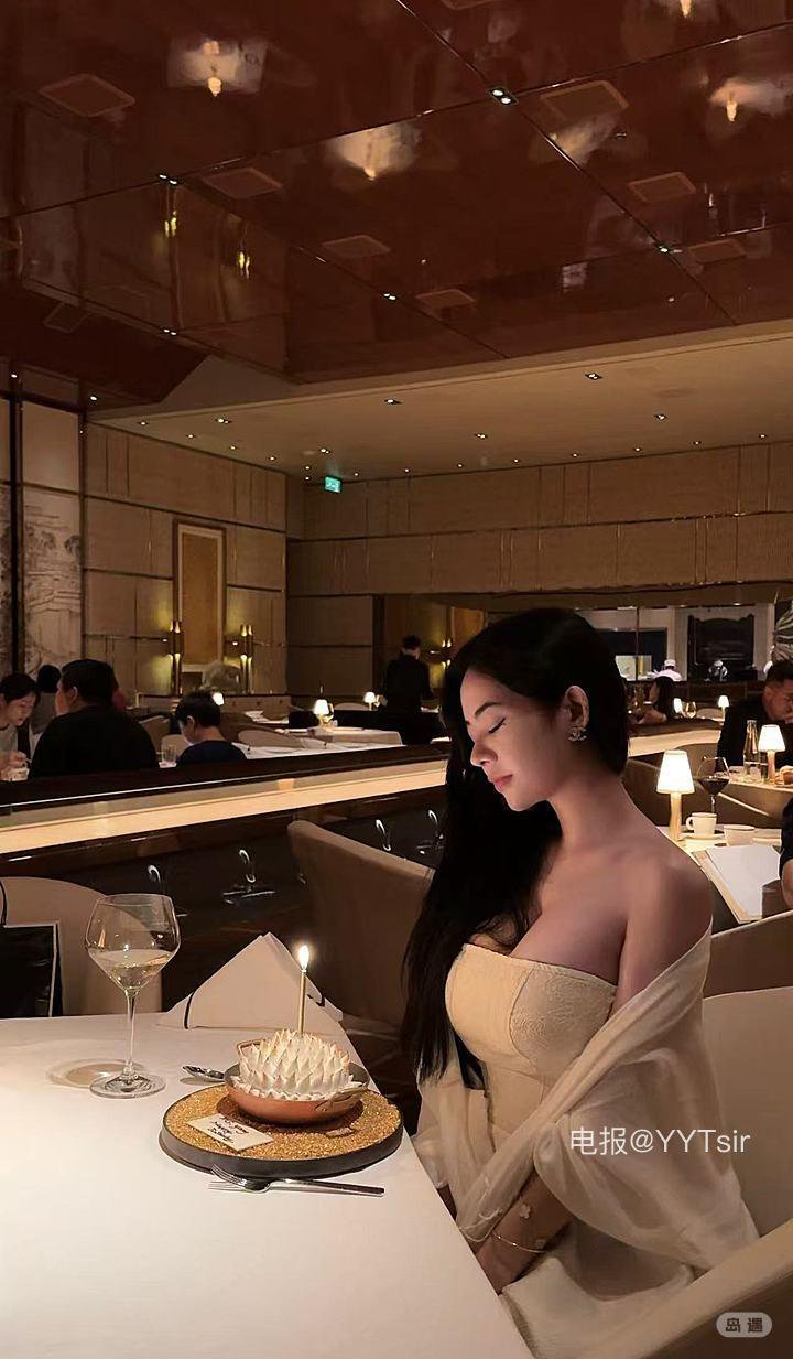 妻晨 2025-11-13 15:43:23 有点热🥵 第1张