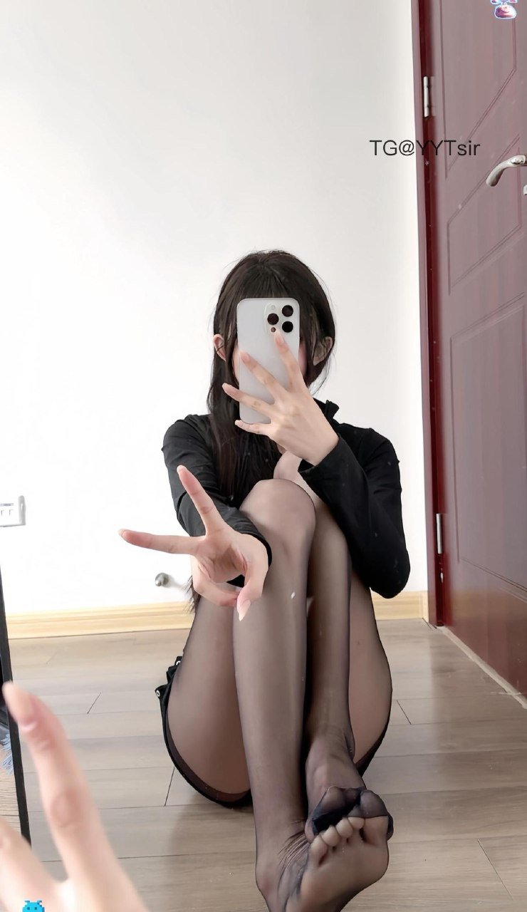 马铃薯 2025-11-25 22:47:47 鸳鸯色的美甲好看吗？