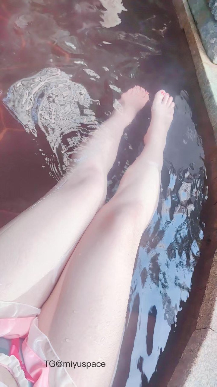 小瓜子 2025-11-20 01:45:01 #嘉宾帖 泳装➕女仆装组合集来啦