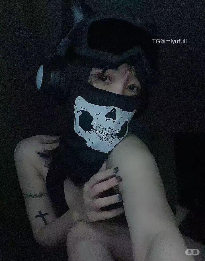 多哥kiko 2025-11-13 16:19:49 别动！你已经被我的眼神锁定