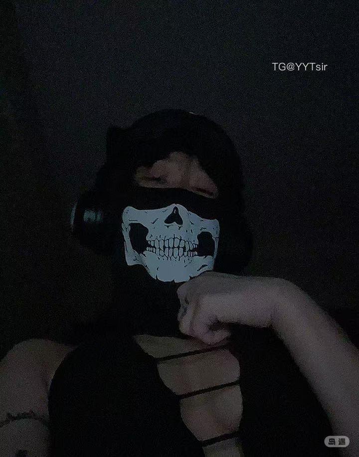 多哥kiko 2025-11-13 16:19:49 别动！你已经被我的眼神锁定