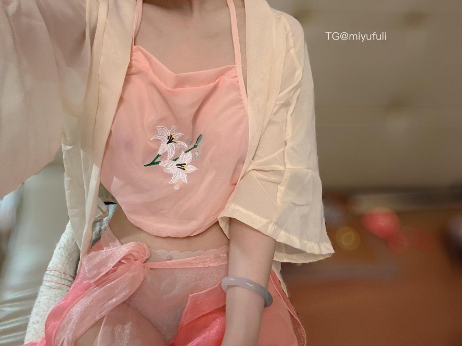 财神爷的心尖尖 2025-11-27 14:35:36 【嘉宾贴】猛猛给宝宝们拍照更新🔥