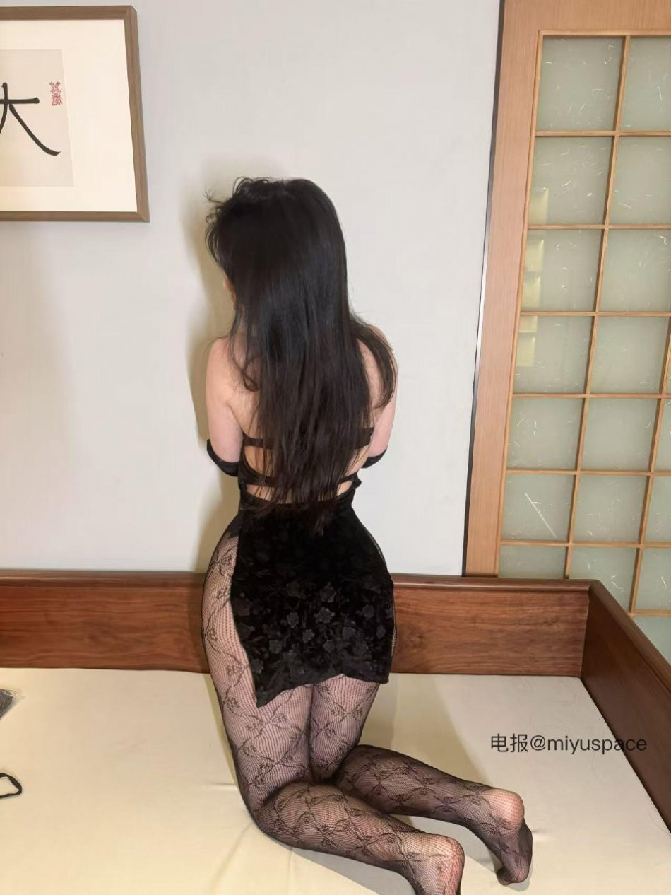 粉红喵喵 2025-11-14 18:26:20 黑色蕾丝小旗袍 buff直接拉满