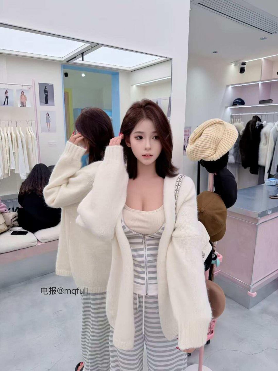 小意oO 2025-12-01 16:19:42 说好一起养小狗呢 把我当小狗了 第1张