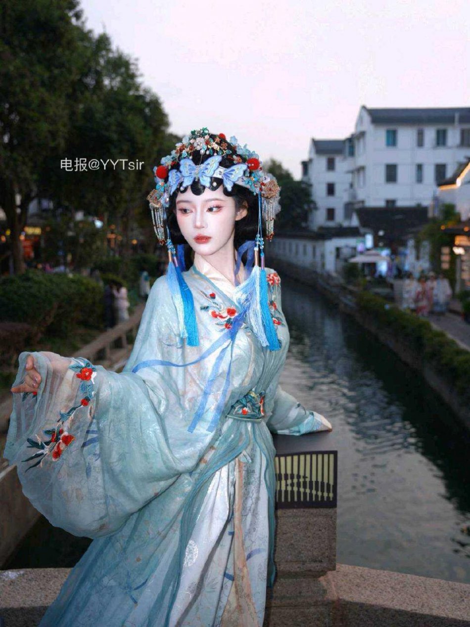 草莓熊啵啵 2025-12-08 10:46:41 心中有光,何惧远方 第2张