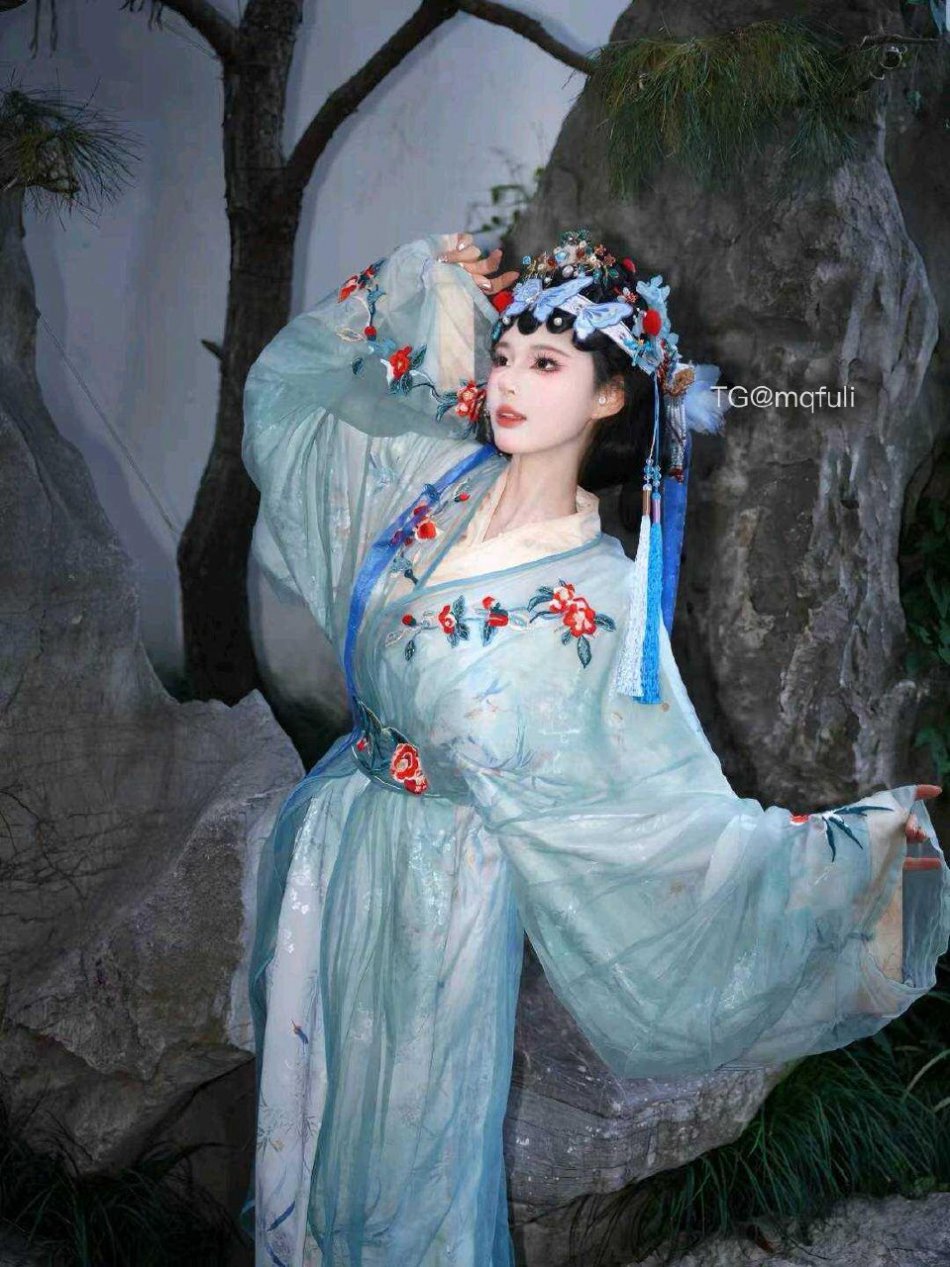 草莓熊啵啵 2025-12-08 10:46:41 心中有光,何惧远方 第4张