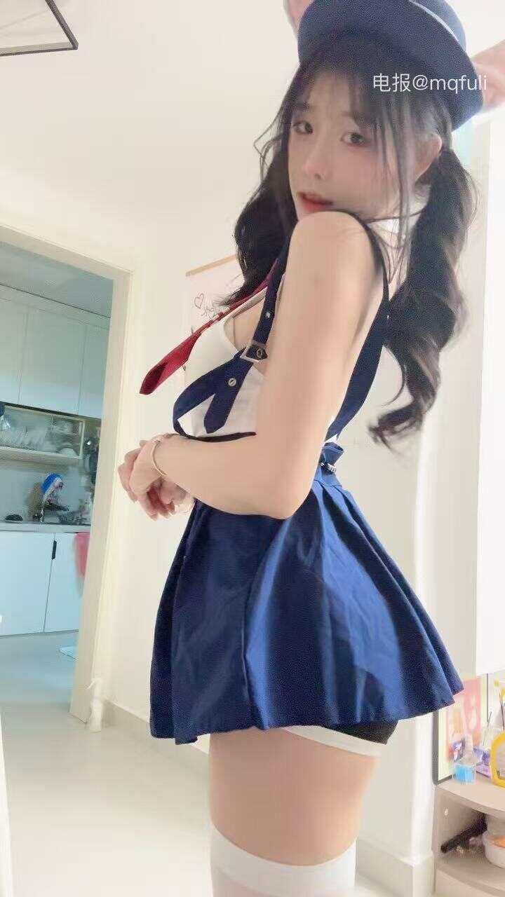 亲亲岩 2025-12-08 09:36:38 宝宝不用想那么多，想我一个就好啦