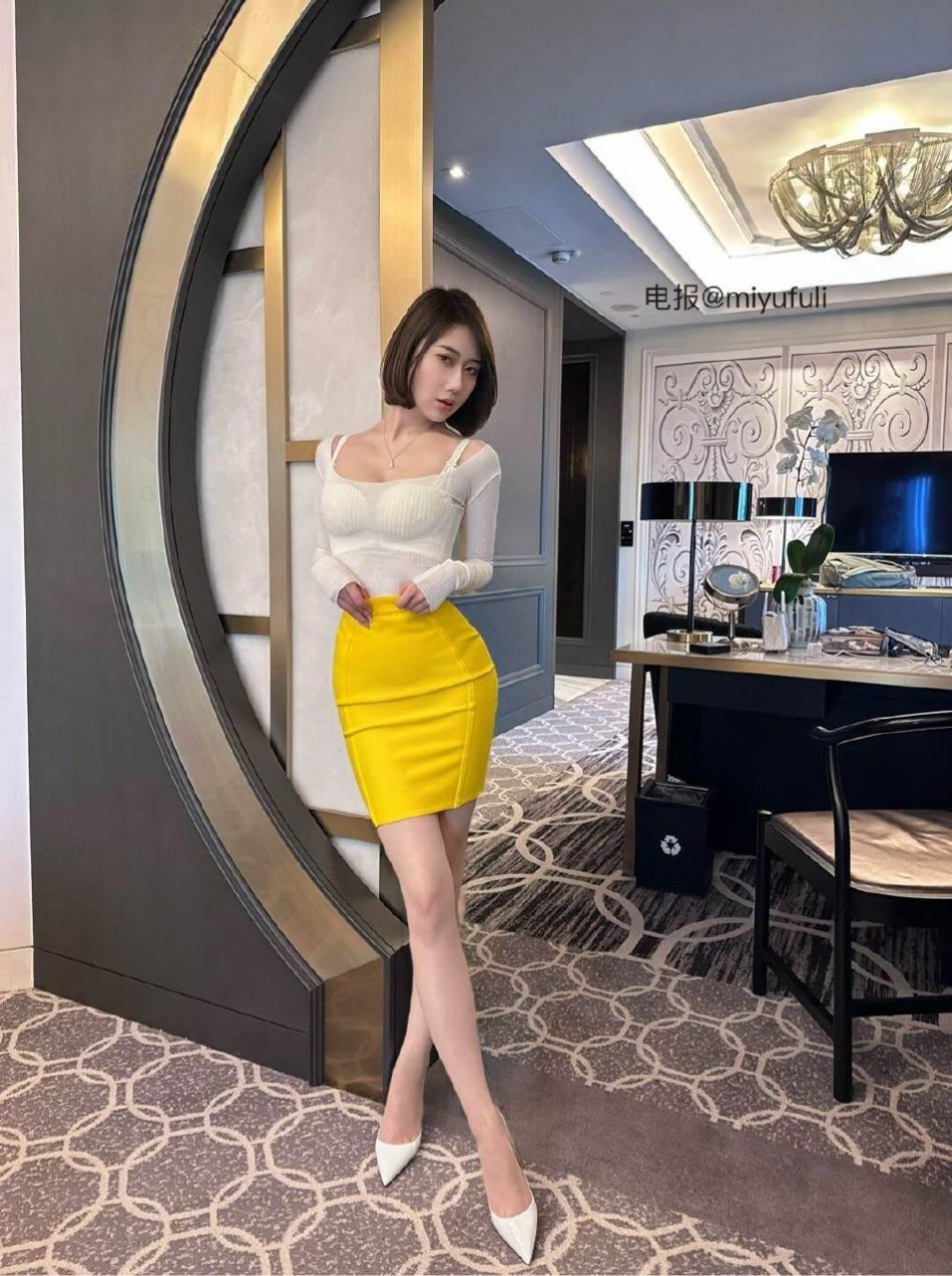 郑瑞妤 2025-12-05 11:08:26 红底高跟什么来着?