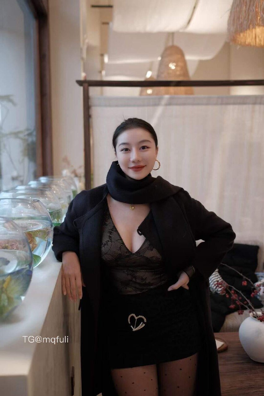 鹿瑶 2025-12-10 14:51:24 在发财和发光中,选择了发照片✌️ 第1张