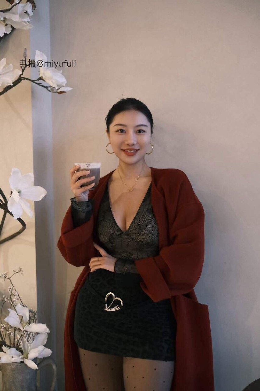 鹿瑶 2025-12-10 14:51:24 在发财和发光中,选择了发照片✌️ 第5张