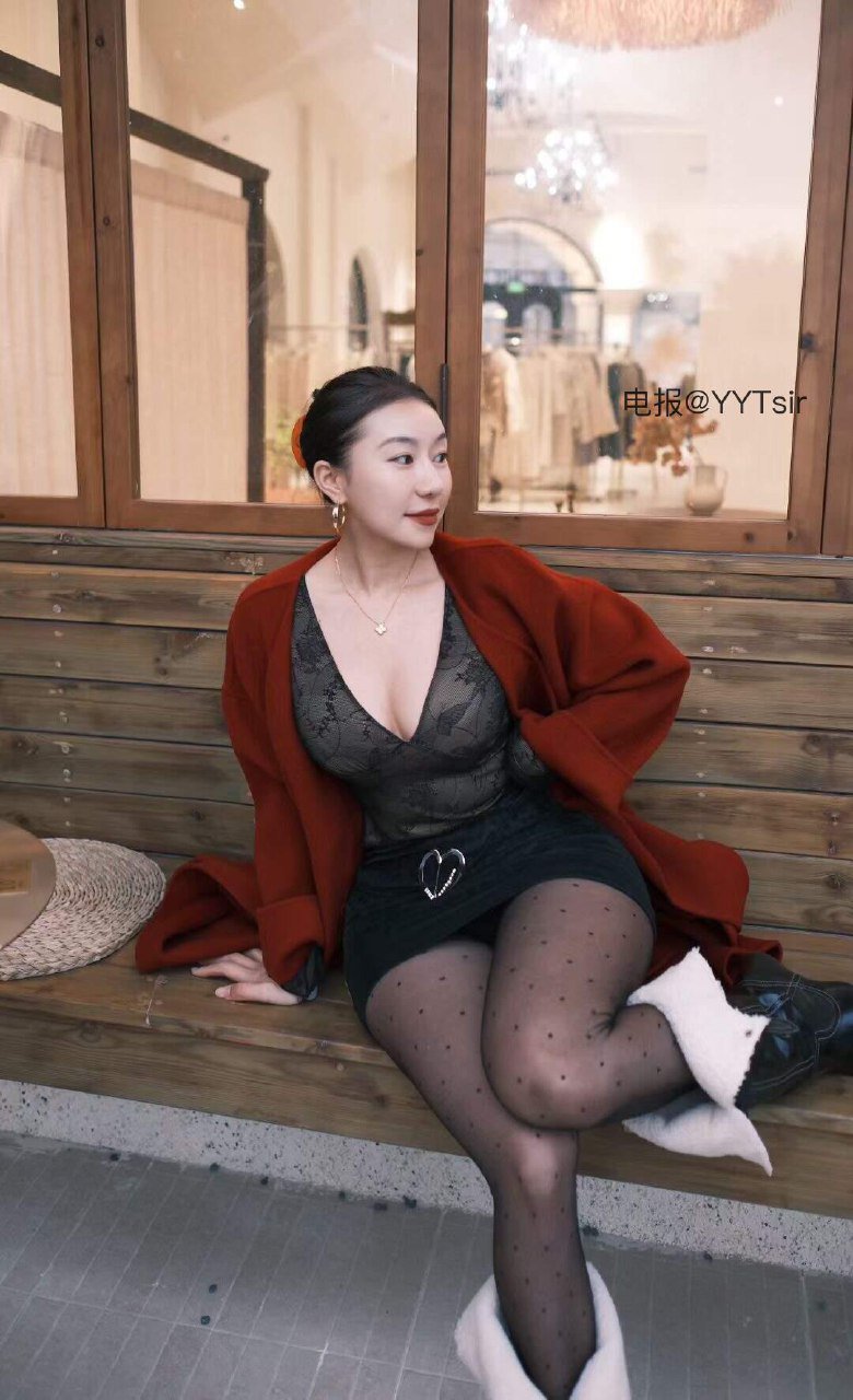 鹿瑶 2025-12-10 14:51:24 在发财和发光中,选择了发照片✌️ 第9张