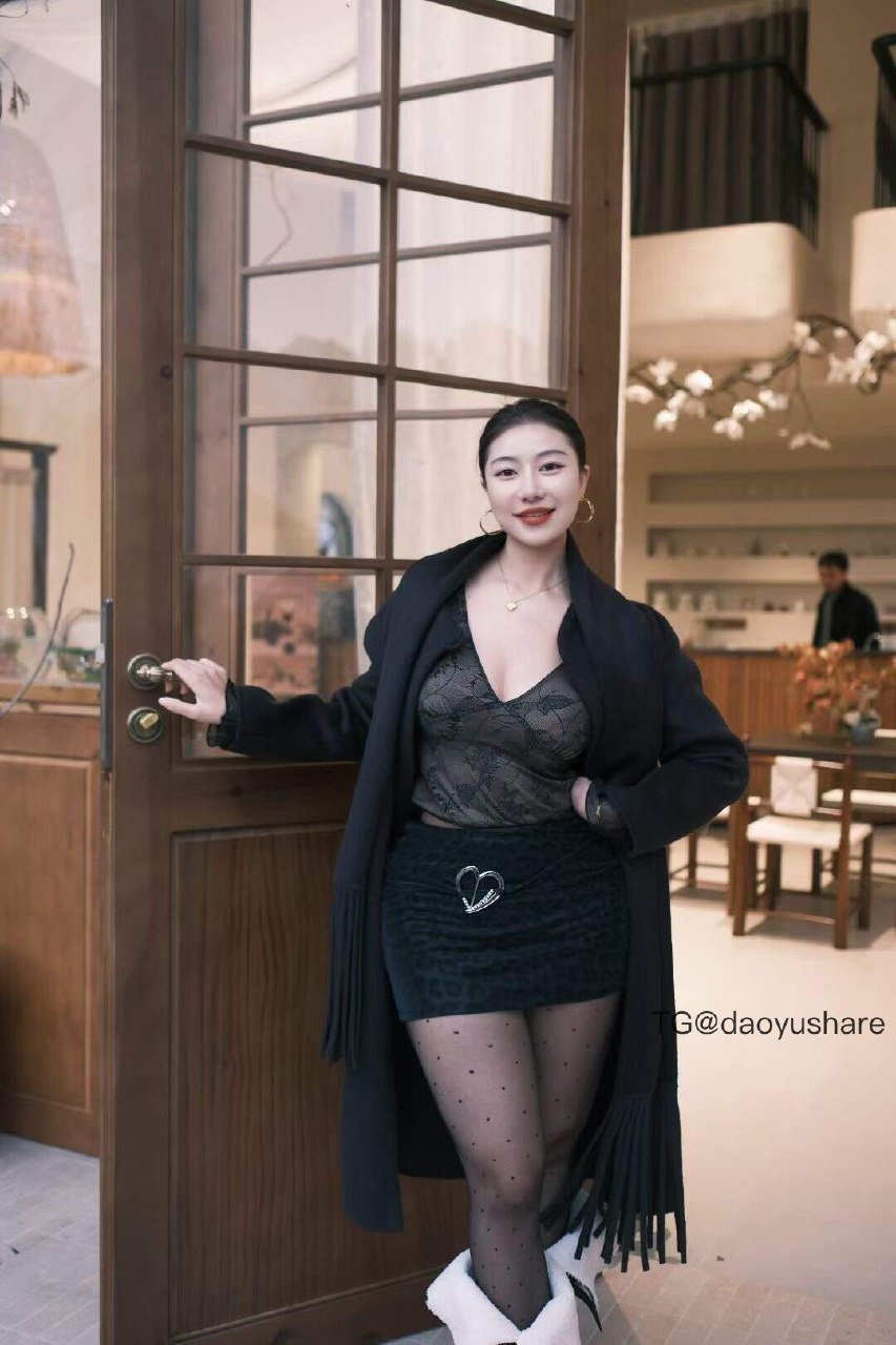 鹿瑶 2025-12-10 14:51:24 在发财和发光中,选择了发照片✌️ 第7张