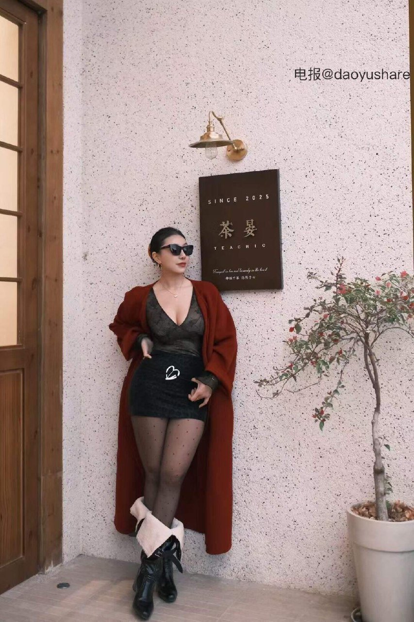 鹿瑶 2025-12-10 14:51:24 在发财和发光中,选择了发照片✌️ 第3张