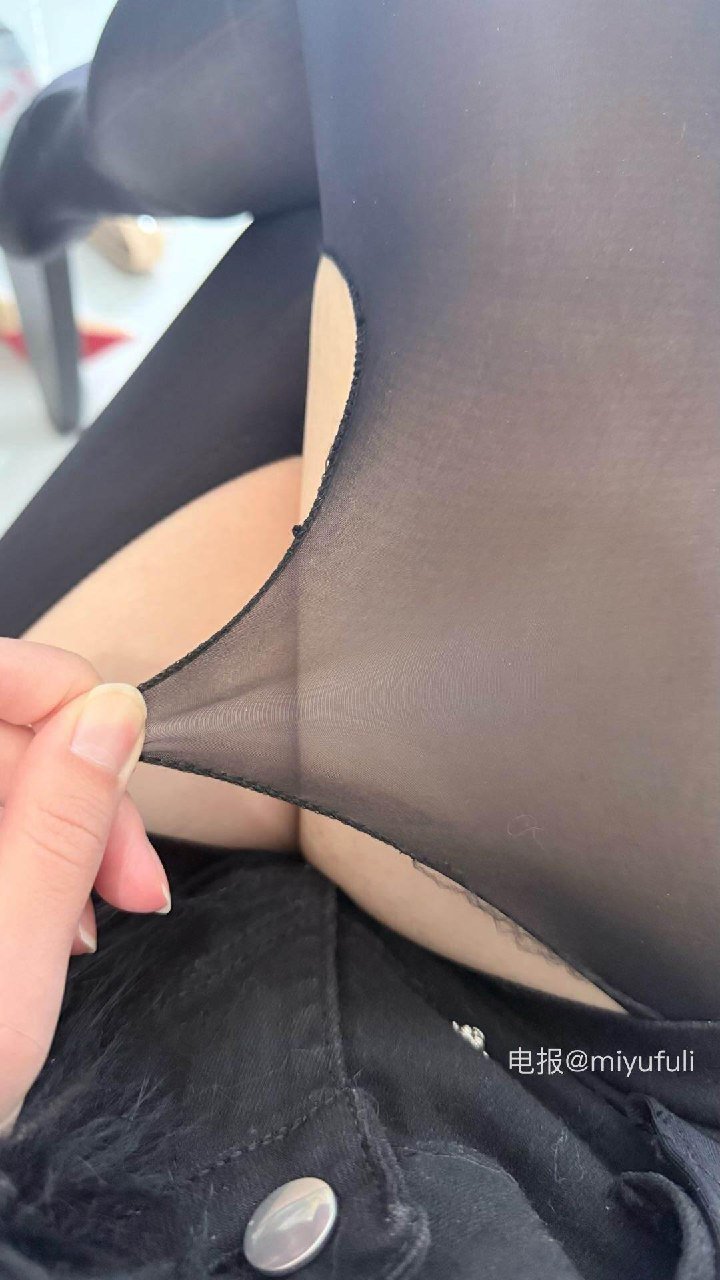 小熊大王 2025-12-12 21:05:05 小猫喜欢谁就粘着谁 你也是吗