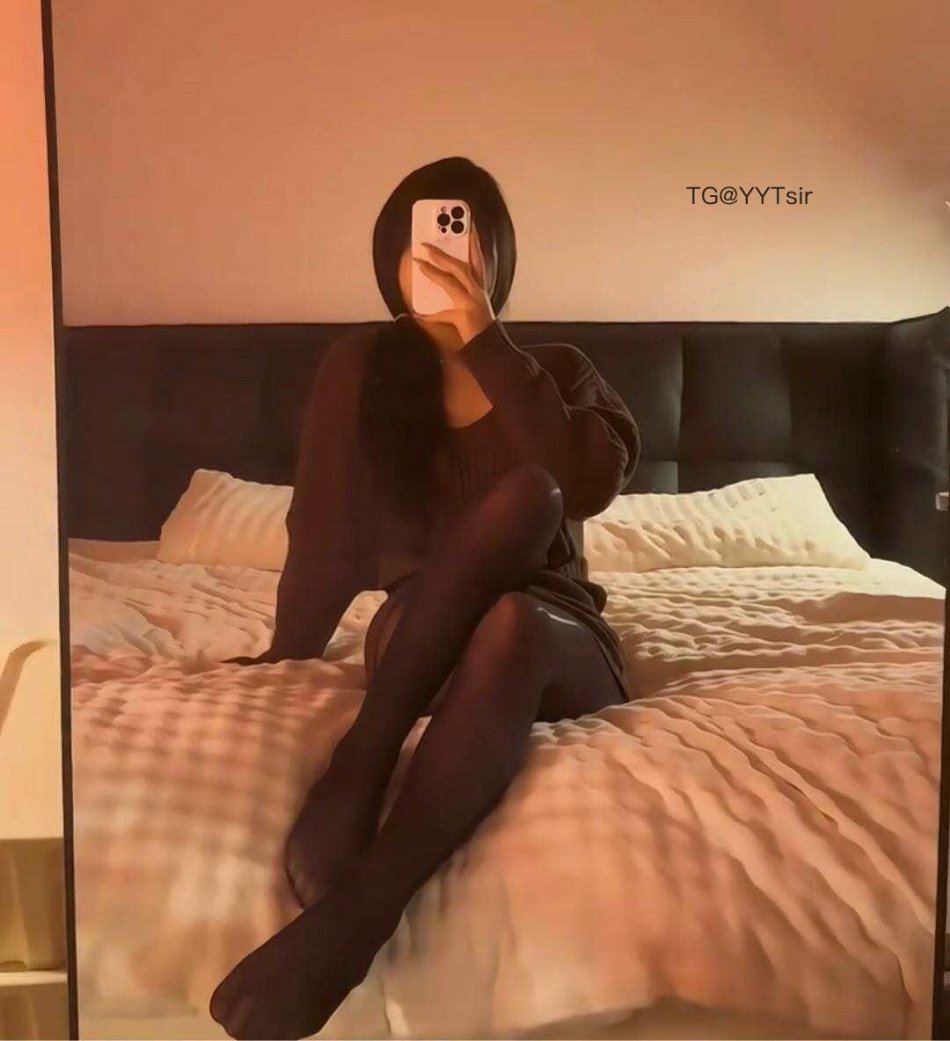 财神爷的心尖尖 2025-12-13 17:07:47 天冷了当然要穿个黑丝保暖啦🫣 第2张