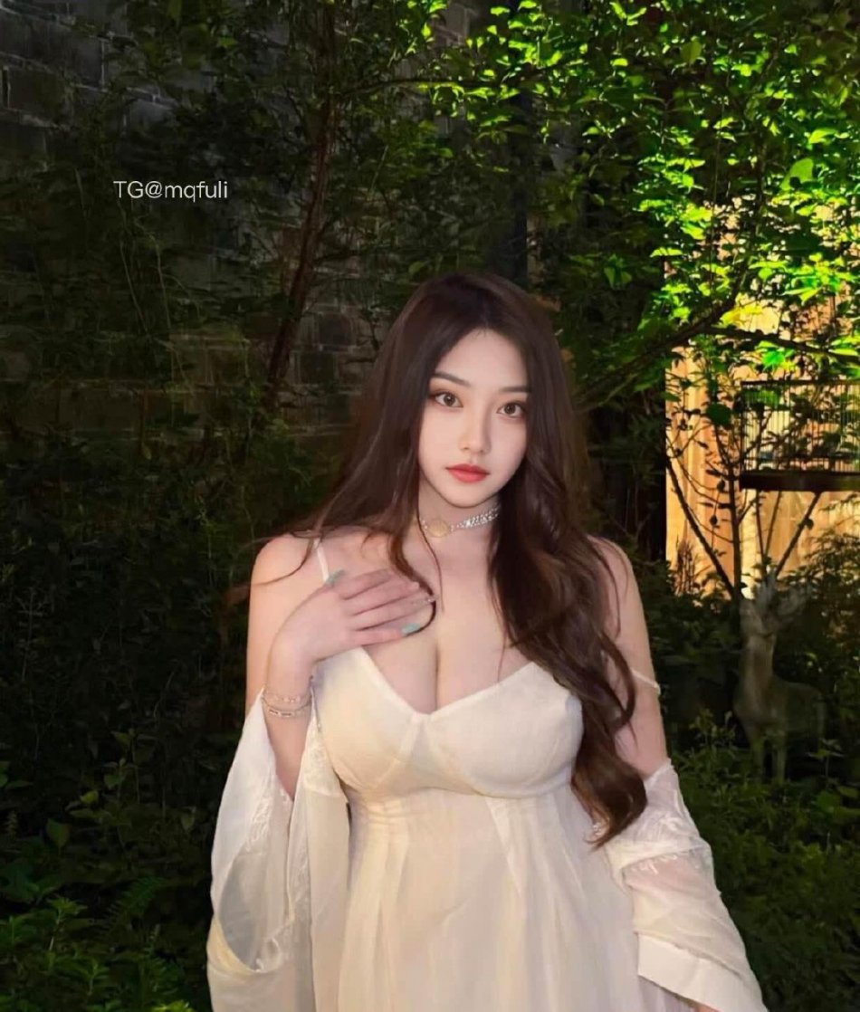 凡妮莎 2025-12-15 13:58:37 喝水就喝水，胡子别扎我大腿