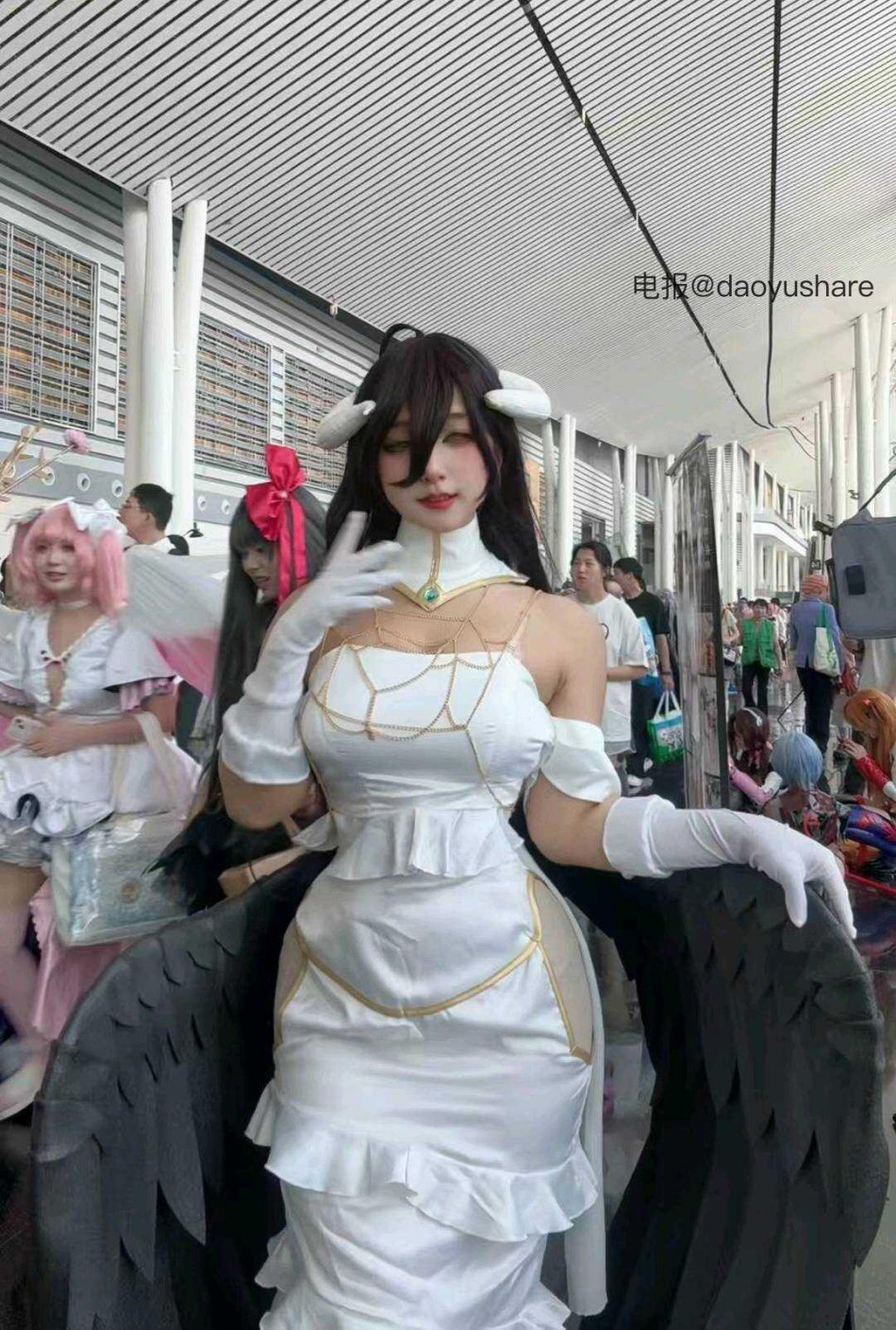 圣母 2025-12-18 10:10:38 先用餐，还是说…先吃我？