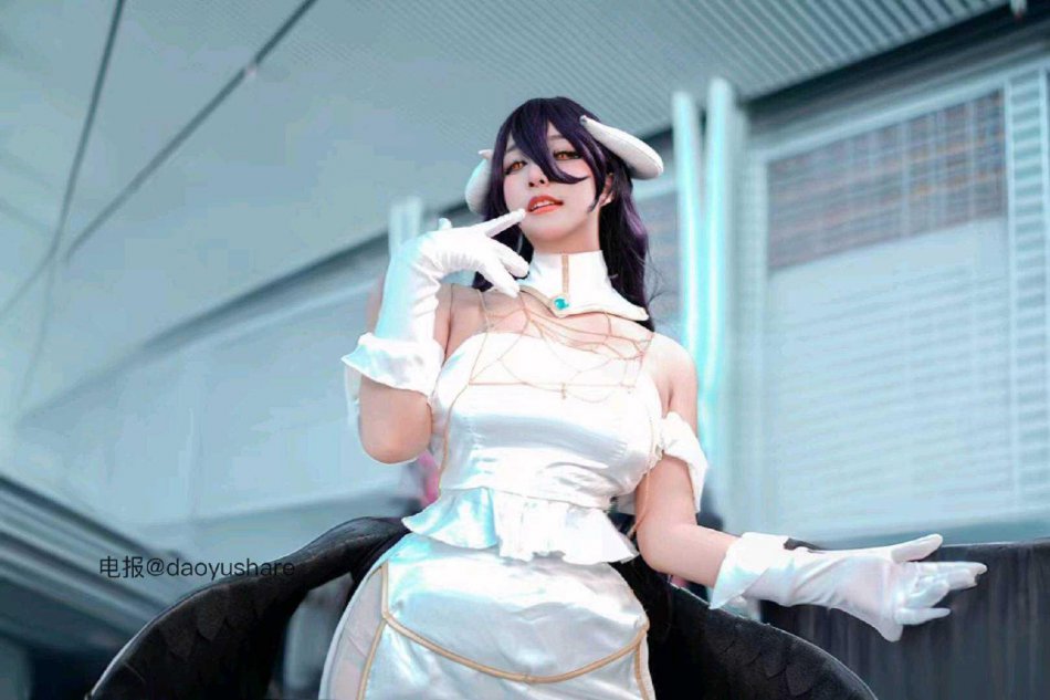 圣母 2025-12-18 10:10:38 先用餐，还是说…先吃我？