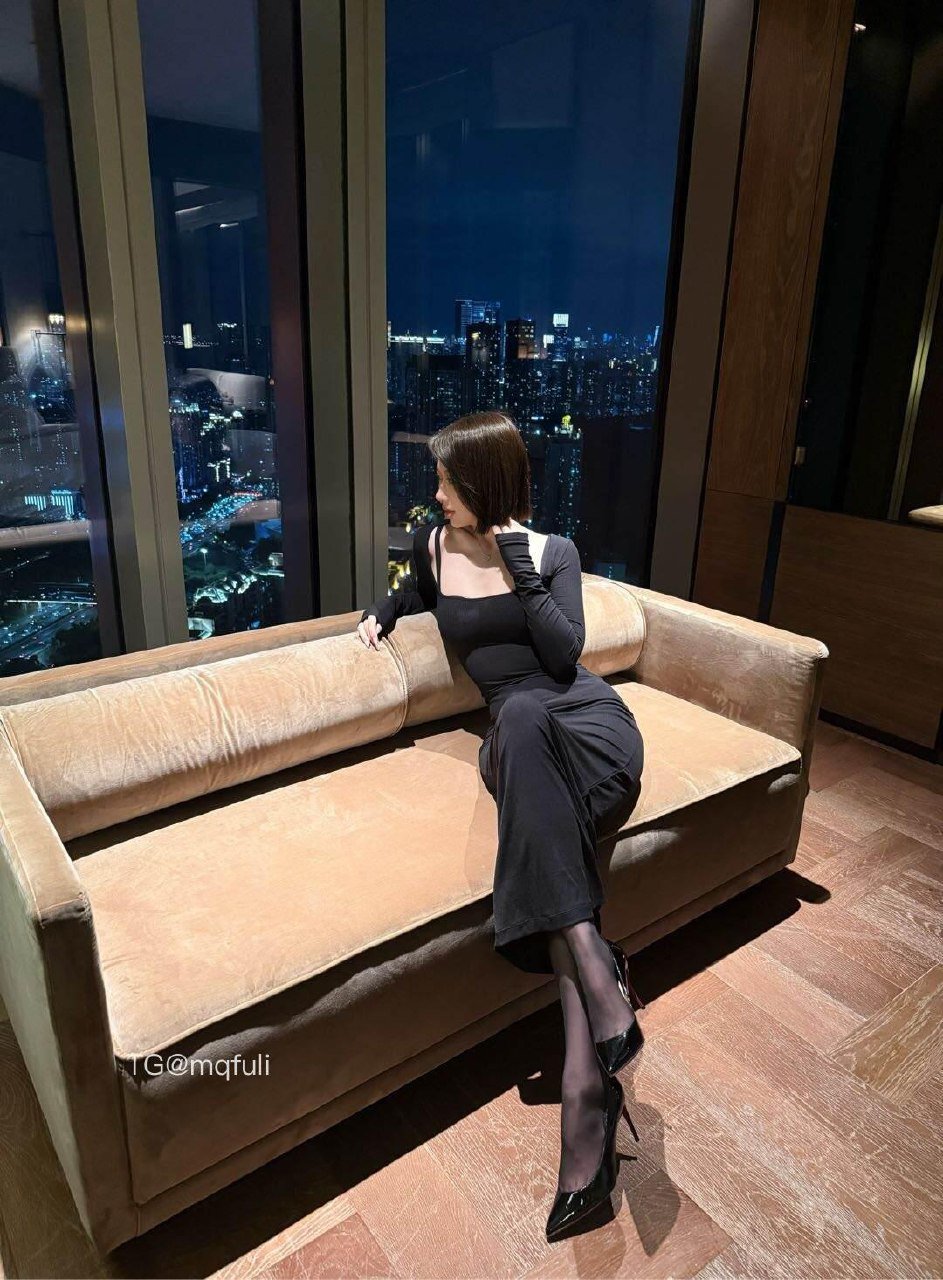 郑瑞妤 2025-12-24 16:45:57 靠近点 闻到的不只是香水的味道