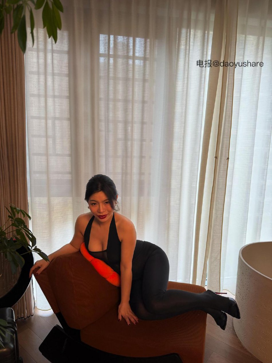 芳姨 2025-12-24 18:46:49 #付费贴#喜欢黑丝的宝宝有福了👀