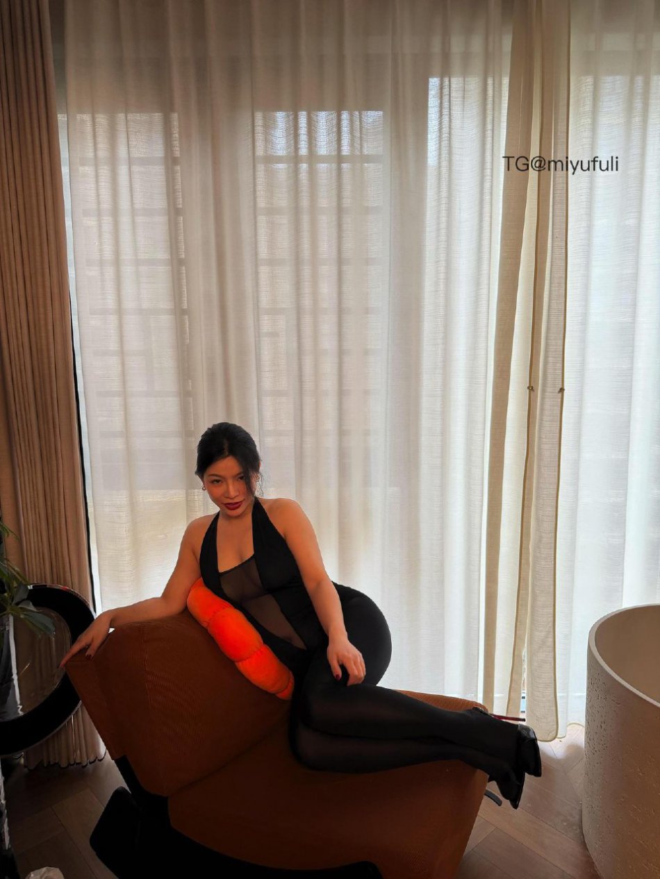 芳姨 2025-12-24 18:46:49 #付费贴#喜欢黑丝的宝宝有福了👀