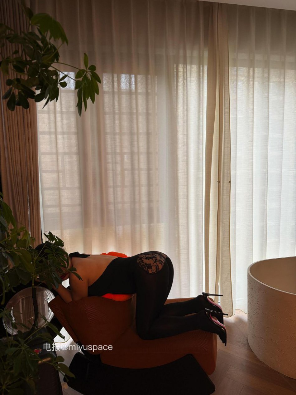 芳姨 2025-12-24 18:46:49 #付费贴#喜欢黑丝的宝宝有福了👀 第12张