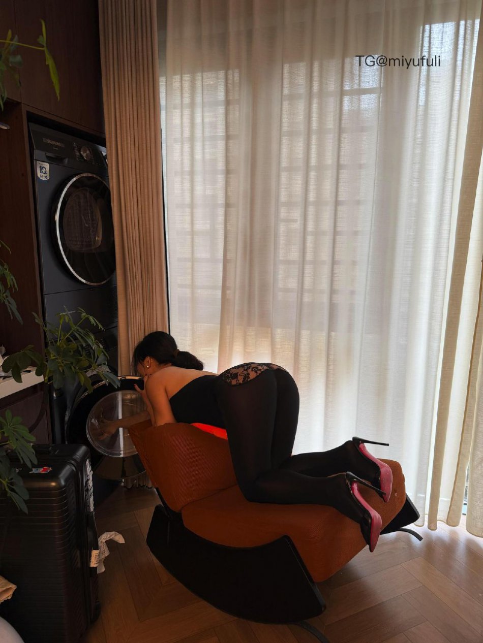 芳姨 2025-12-24 18:46:49 #付费贴#喜欢黑丝的宝宝有福了👀 第11张