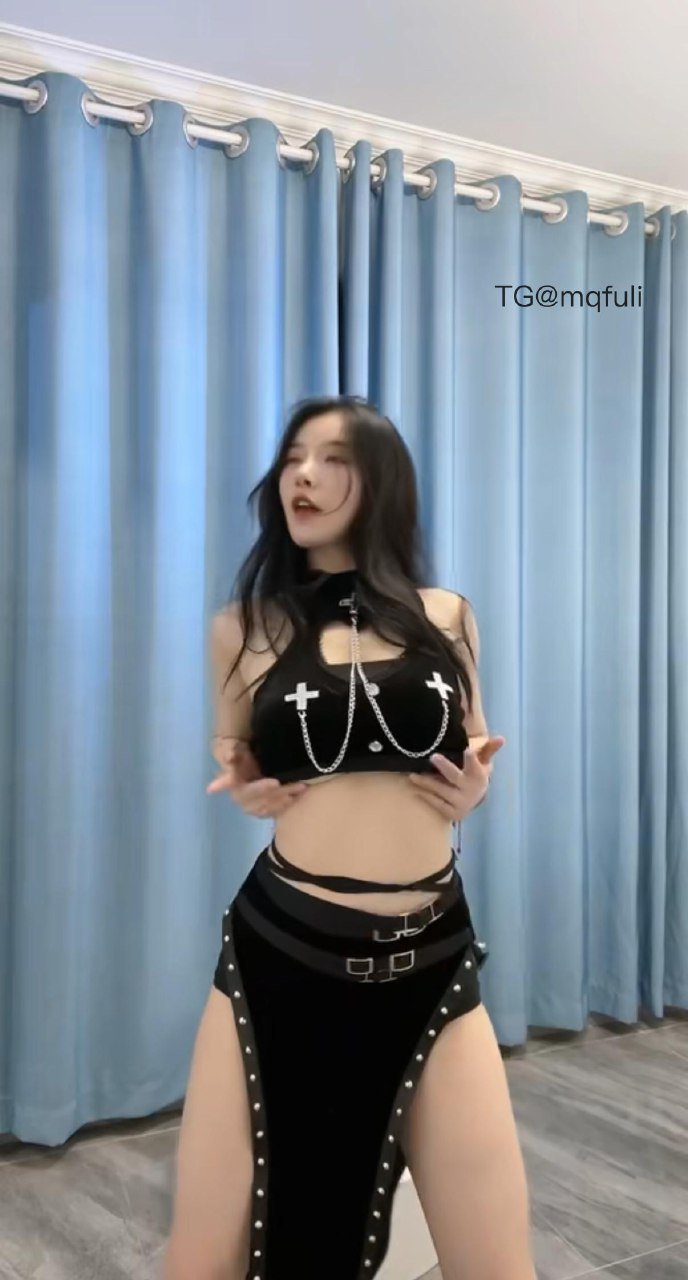 小清子 2025-12-29 19:40:10 【付费贴】 一组12张精品写真 第11张