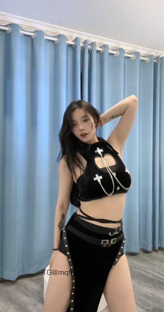 小清子 2025-12-29 19:40:10 【付费贴】 一组12张精品写真 第12张