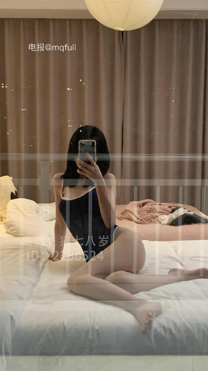 猫七八岁 2025-12-11 15:50:18 #宠粉帖#泳池淋浴室两套泳衣写真