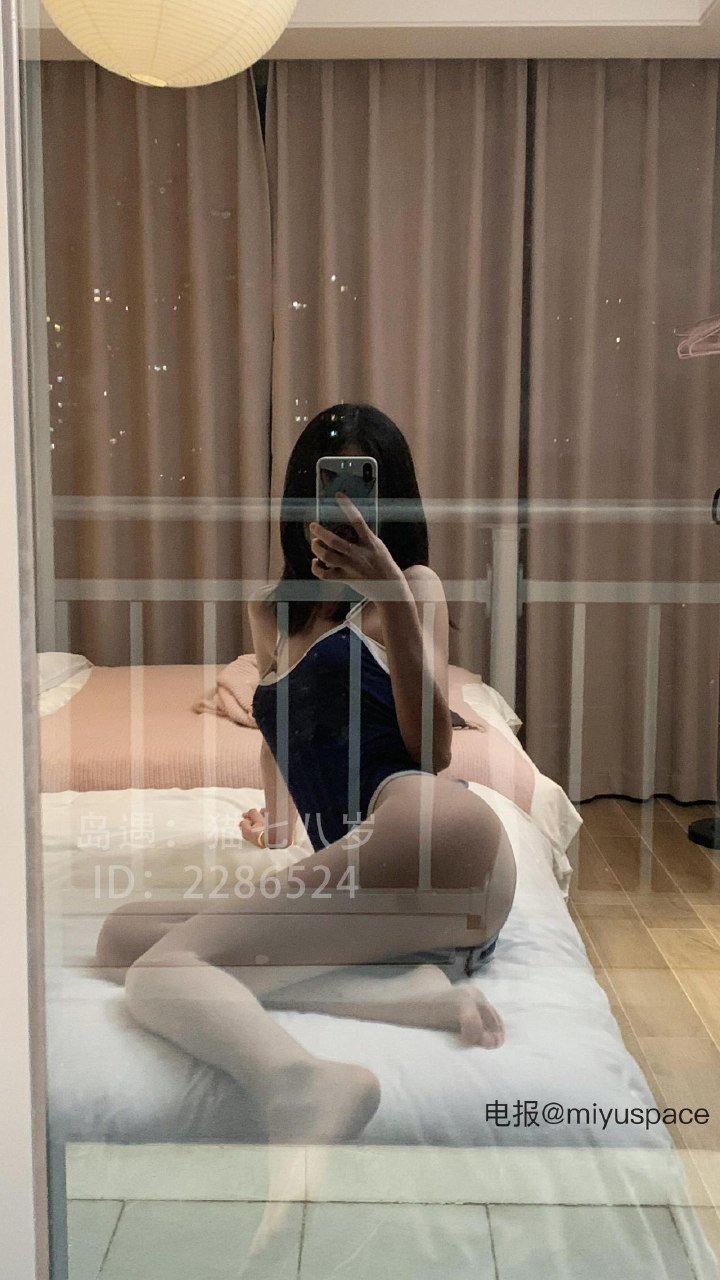 猫七八岁 2025-12-11 15:50:18 #宠粉帖#泳池淋浴室两套泳衣写真