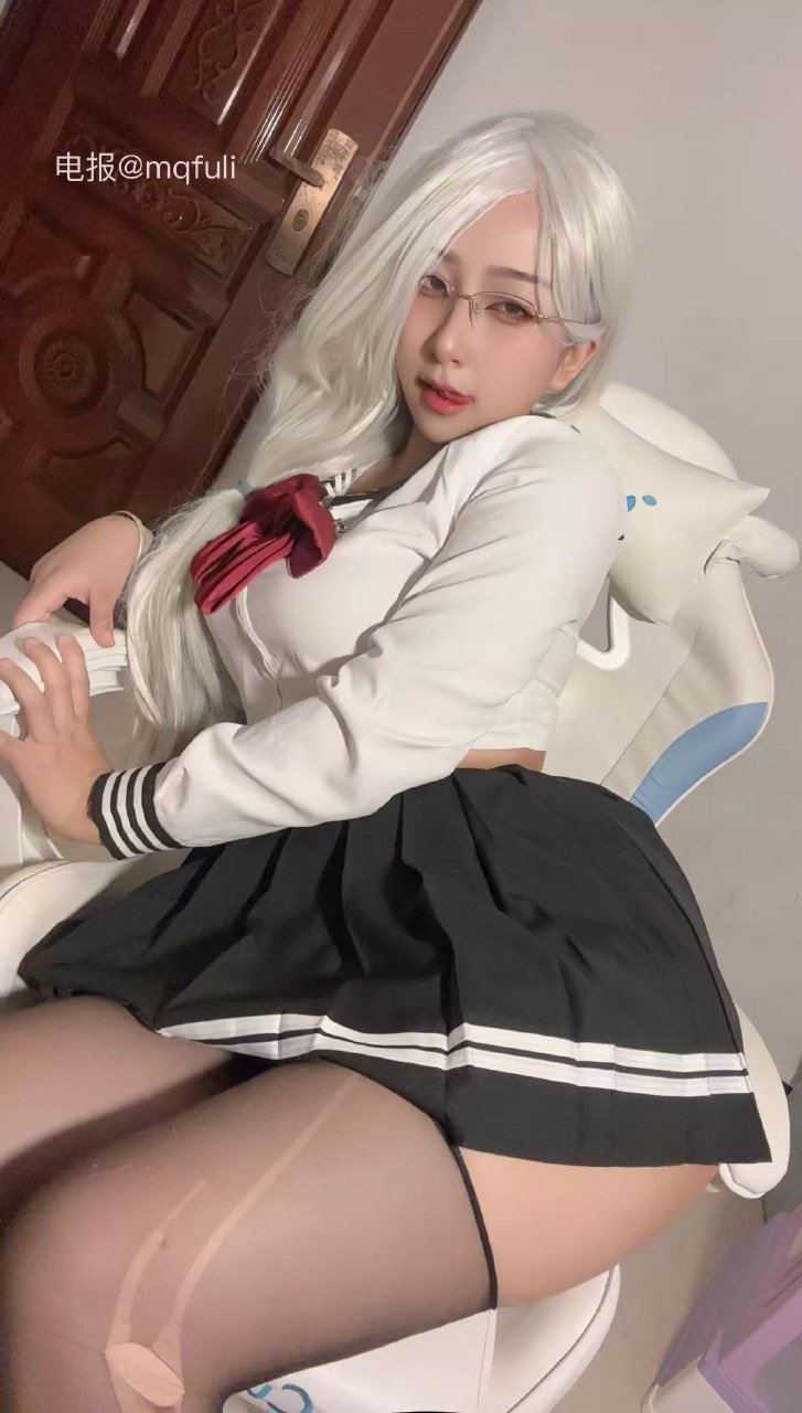 圣母 2025-12-25 09:42:22 【嘉宾贴】眼镜,黑丝