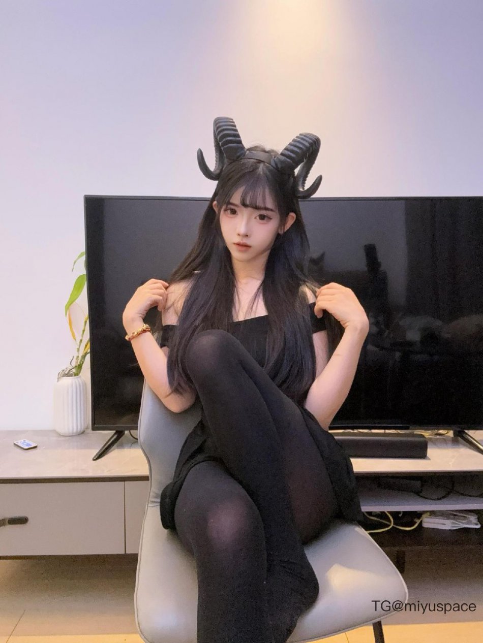 卿风 2025-12-11 10:32:33 #付费贴 一组写真