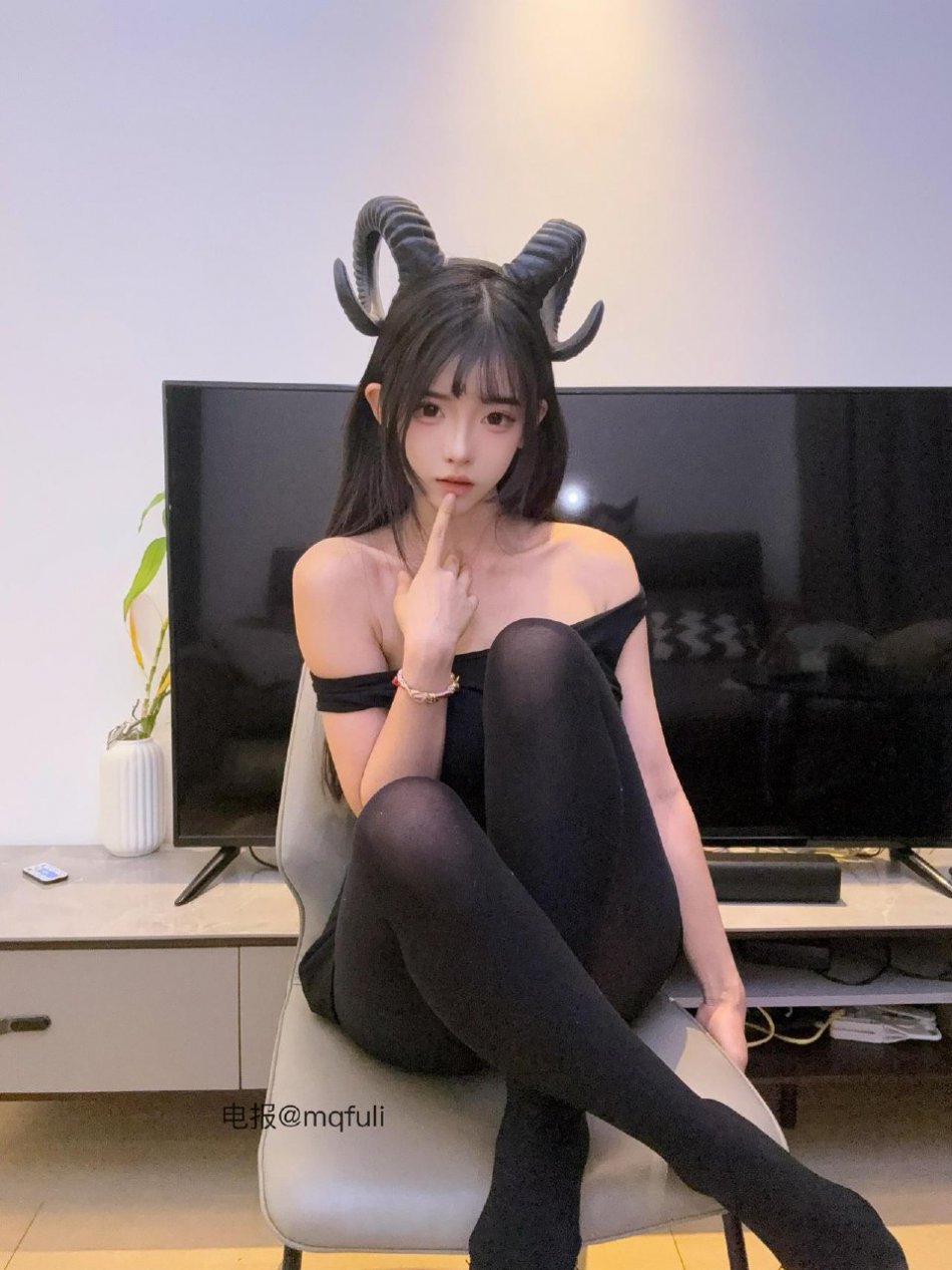 卿风 2025-12-11 10:32:33 #付费贴 一组写真